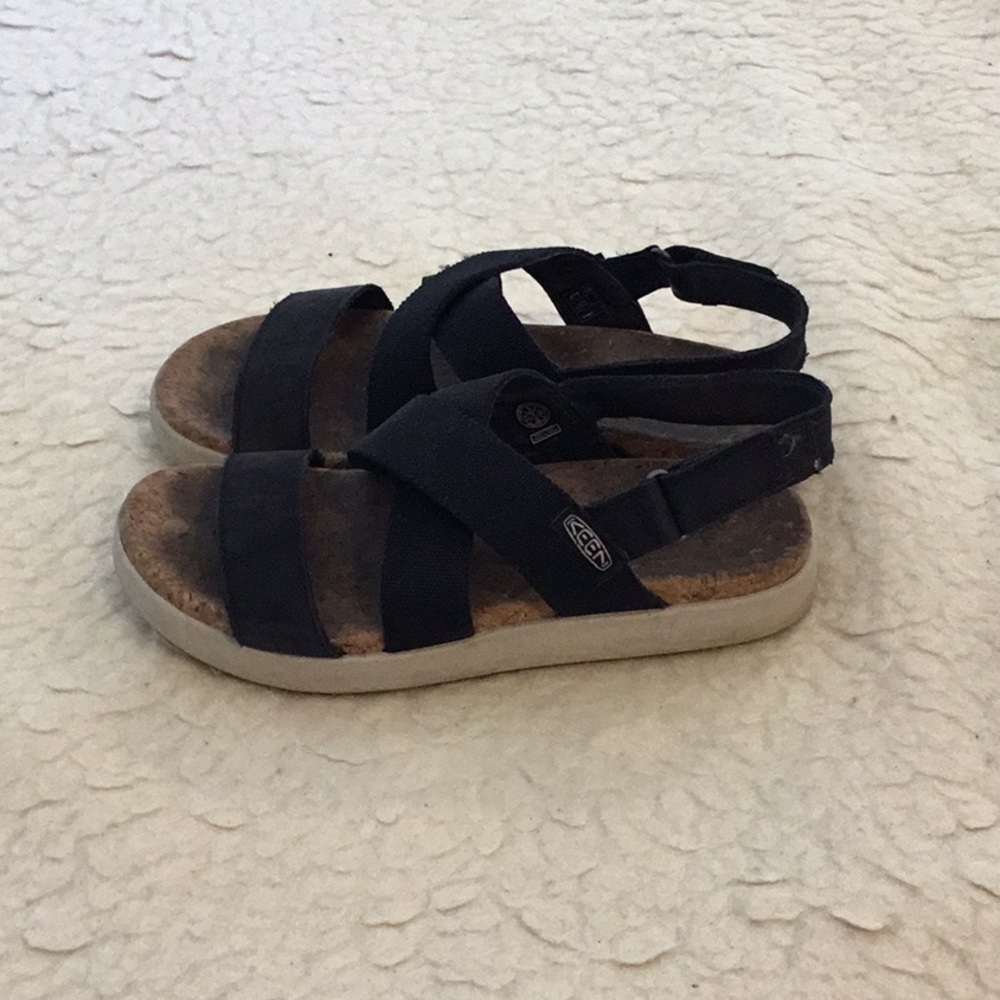 KEEN women’s Black Strappy Sandals size 9